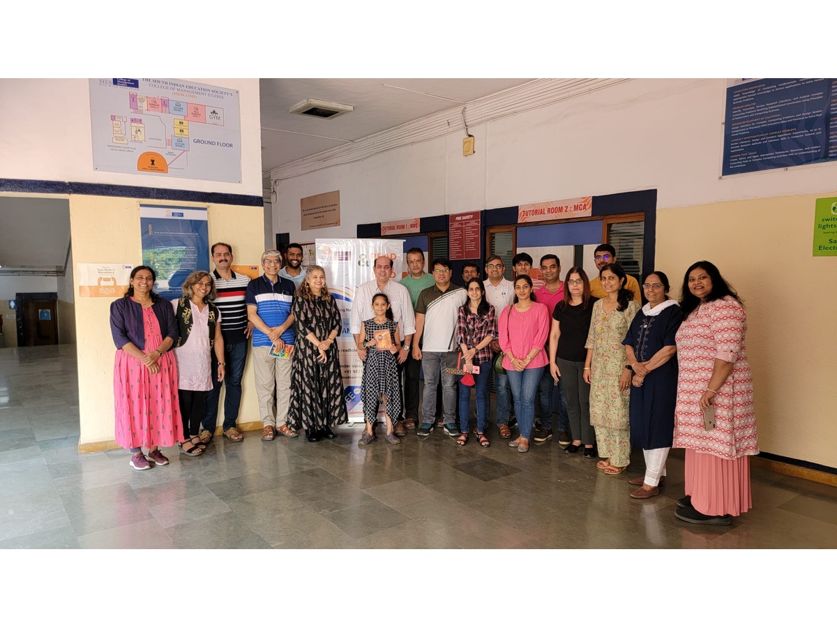 Group photo, April 2022 gathering