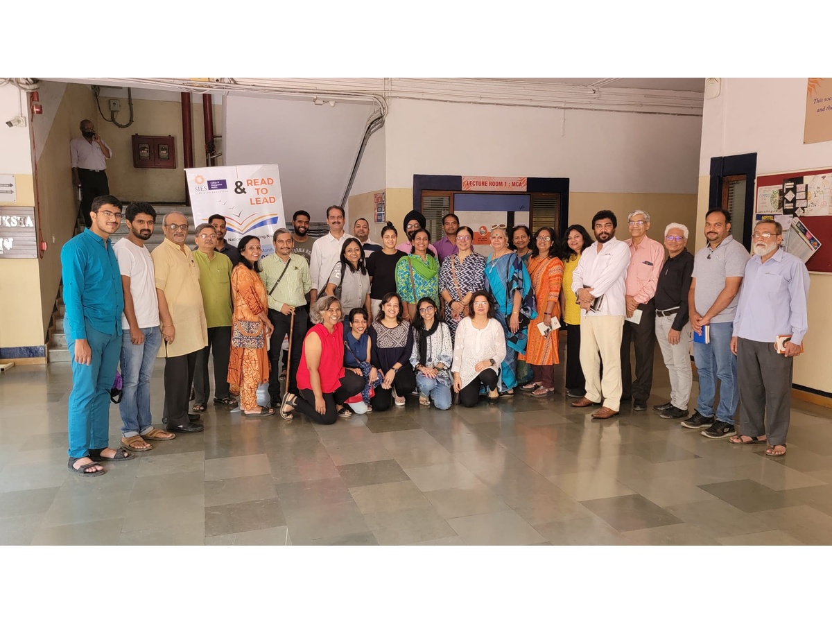Group photo, April 2022 gathering