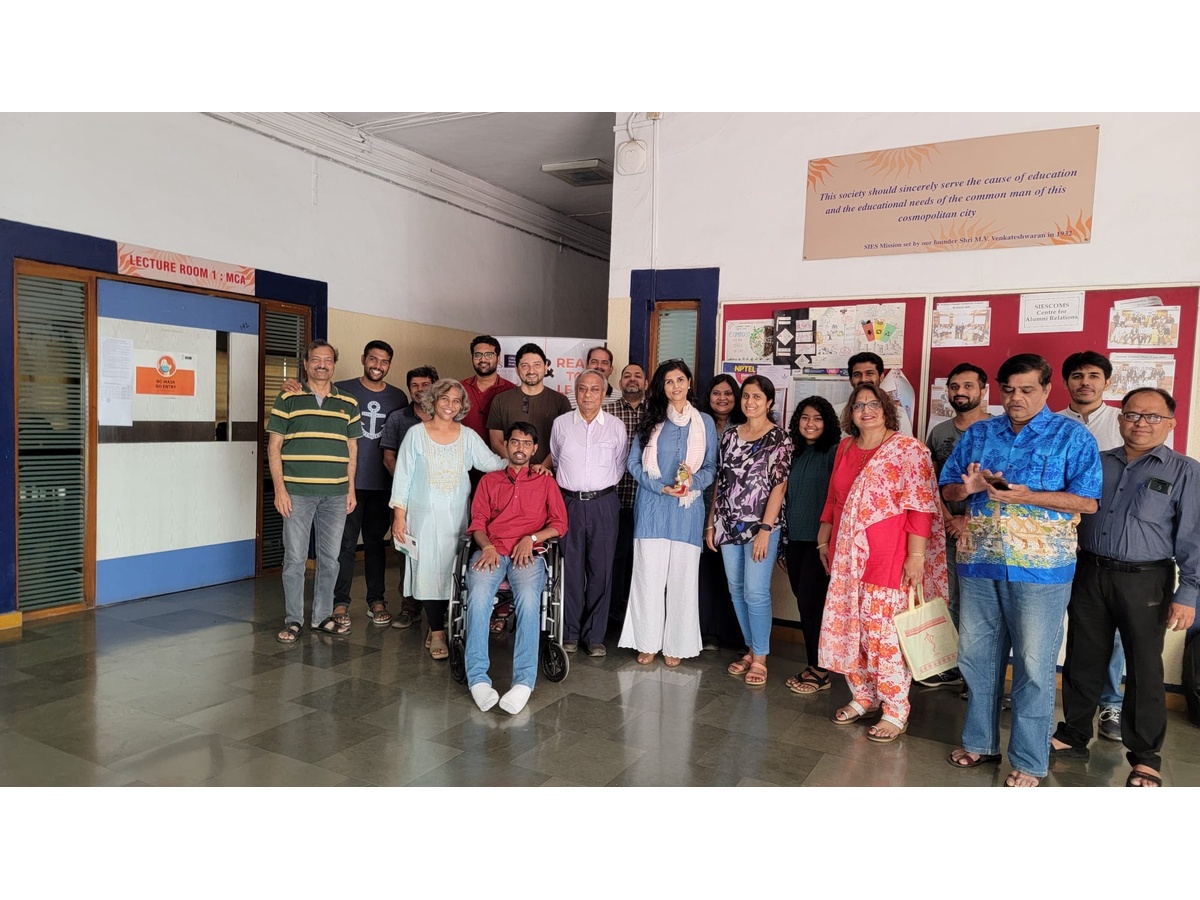 Group photo, April 2022 gathering